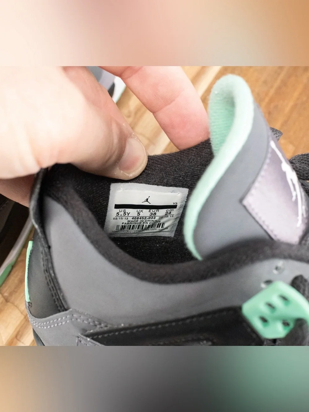 Air Jordan 4 Retro ‘Green Glow’ Size 5.5Y Pre-owned Excellent Condition